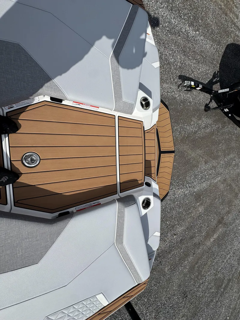 Slide: The Image of Nautique Super Air GS GS22 2025 - 39