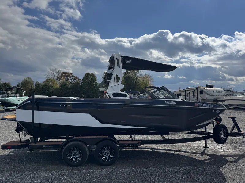 Slide: The Image of Nautique Super Air GS GS22 2025 - 6