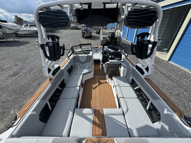 Slide: The Image of Nautique Super Air GS GS22 2025 - 7