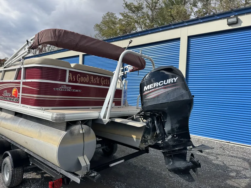 Slide: The Image of Sun Tracker Party Barge 22 DLX 2013 - 15