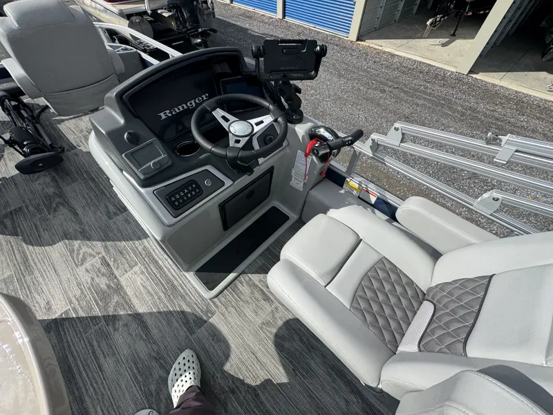 Slide: The Image of Ranger 220F 2024 - 10