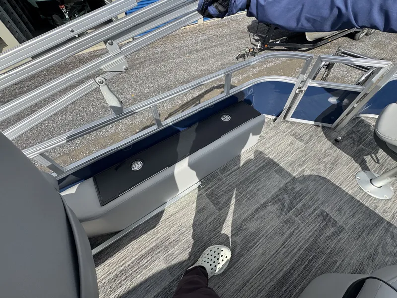 Slide: The Image of Ranger 220F 2024 - 13