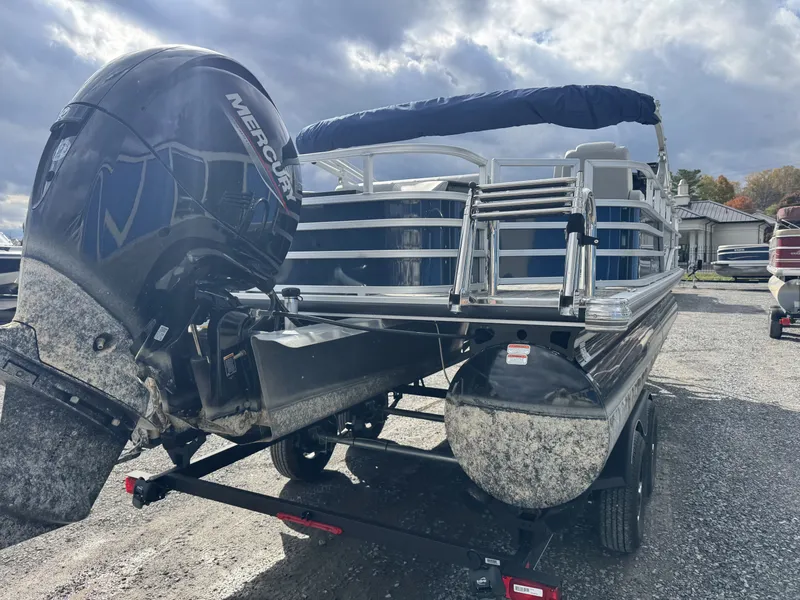 Slide: The Image of Ranger 220F 2024 - 17