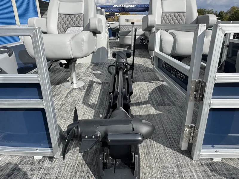 Slide: The Image of Ranger 220F 2024 - 22