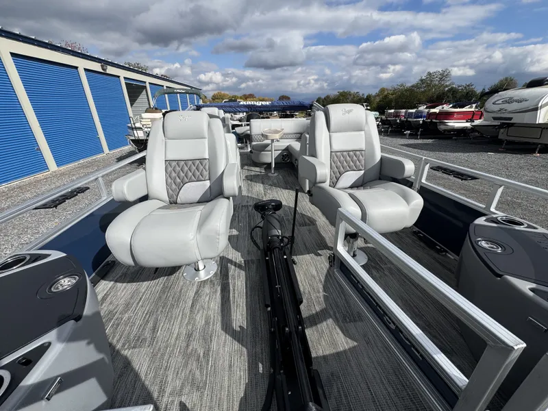 Slide: The Image of Ranger 220F 2024 - 23