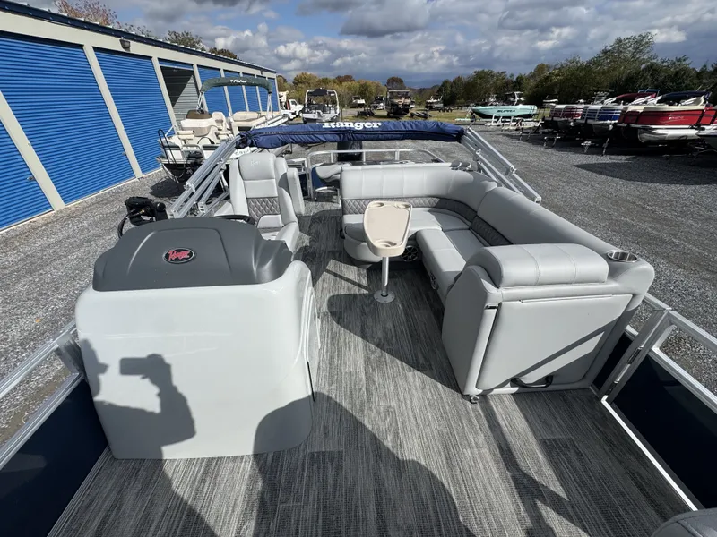 Slide: The Image of Ranger 220F 2024 - 26