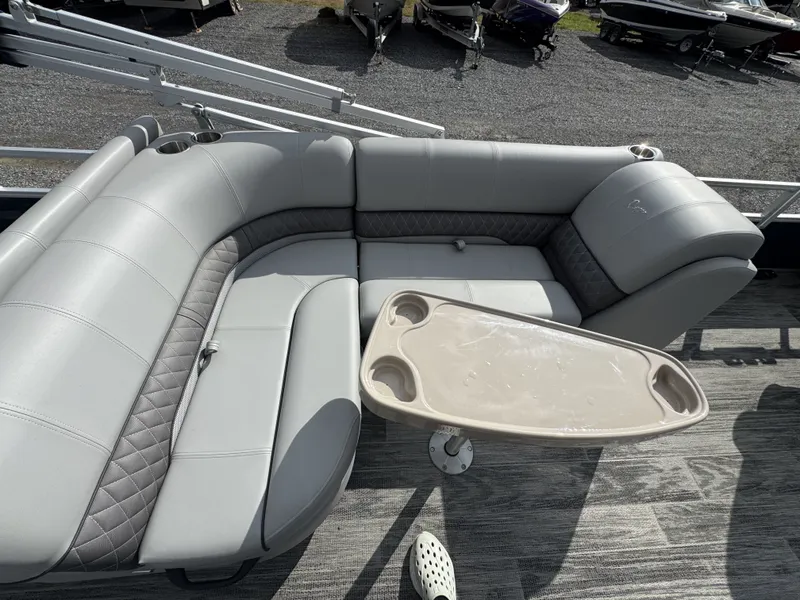 Slide: The Image of Ranger 220F 2024 - 30