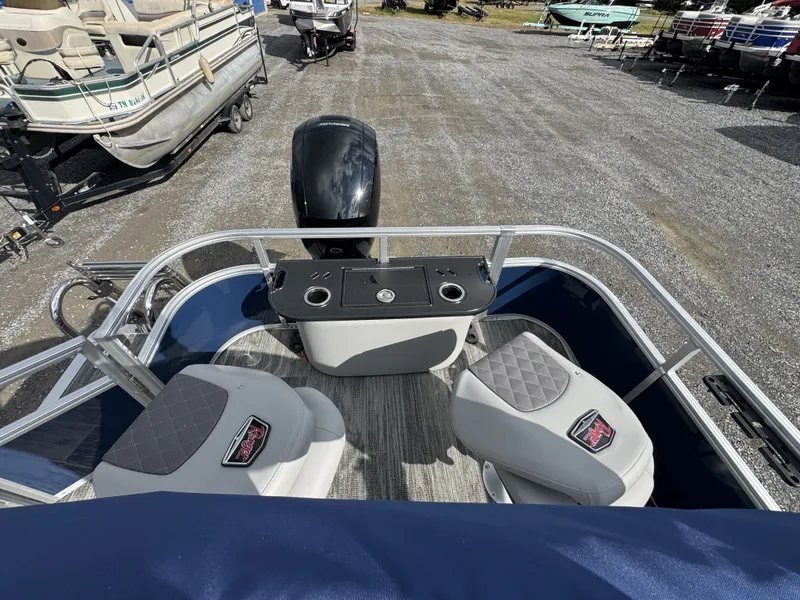 Slide: The Image of Ranger 220F 2024 - 32