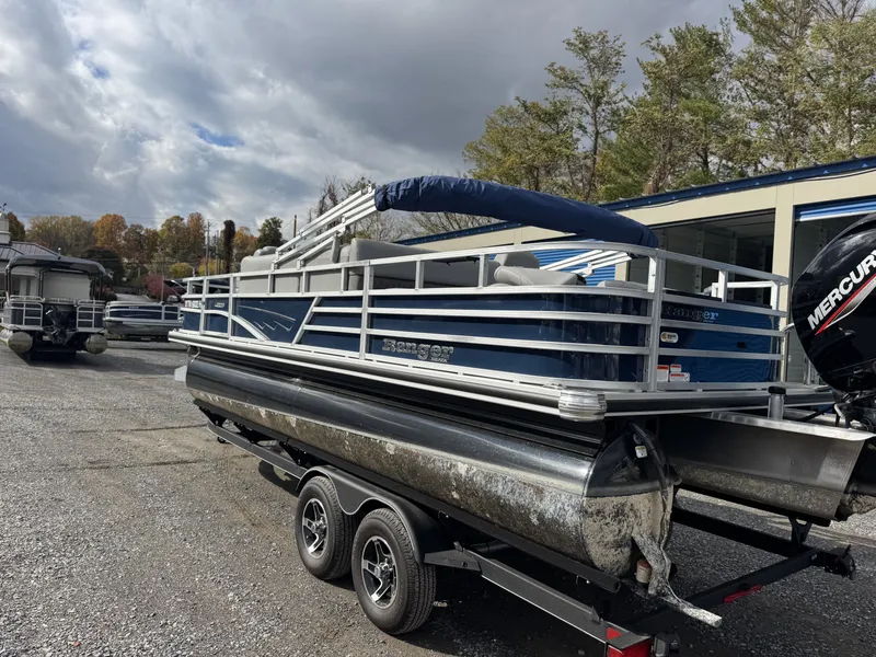 Slide: The Image of Ranger 220F 2024 - 5