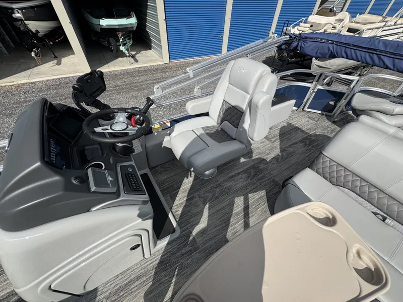 Slide: The Image of Ranger 220F 2024 - 9