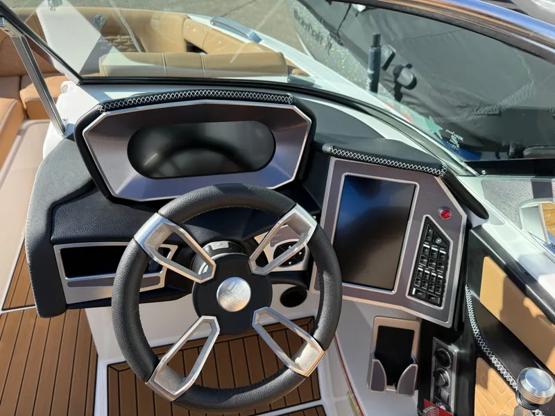 Slide: The Image of MasterCraft X24 2021 - 12