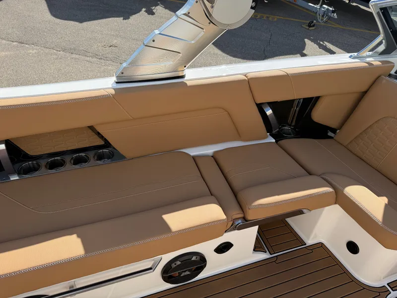 Slide: The Image of MasterCraft X24 2021 - 14