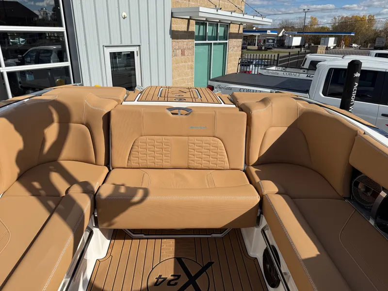 Slide: The Image of MasterCraft X24 2021 - 17