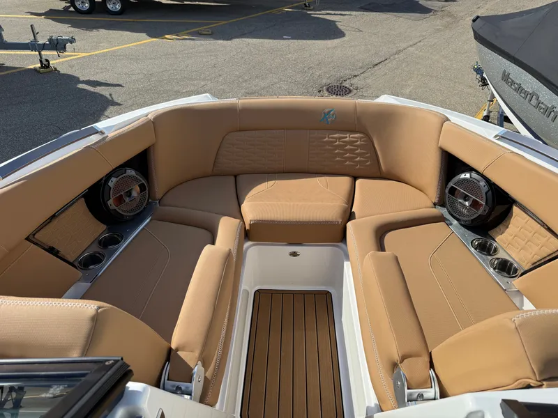 Slide: The Image of MasterCraft X24 2021 - 21