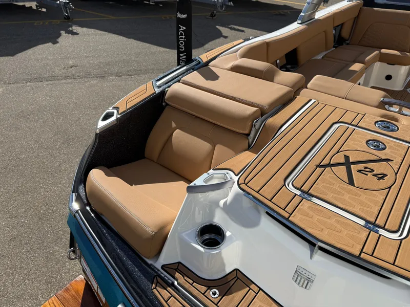 Slide: The Image of MasterCraft X24 2021 - 23