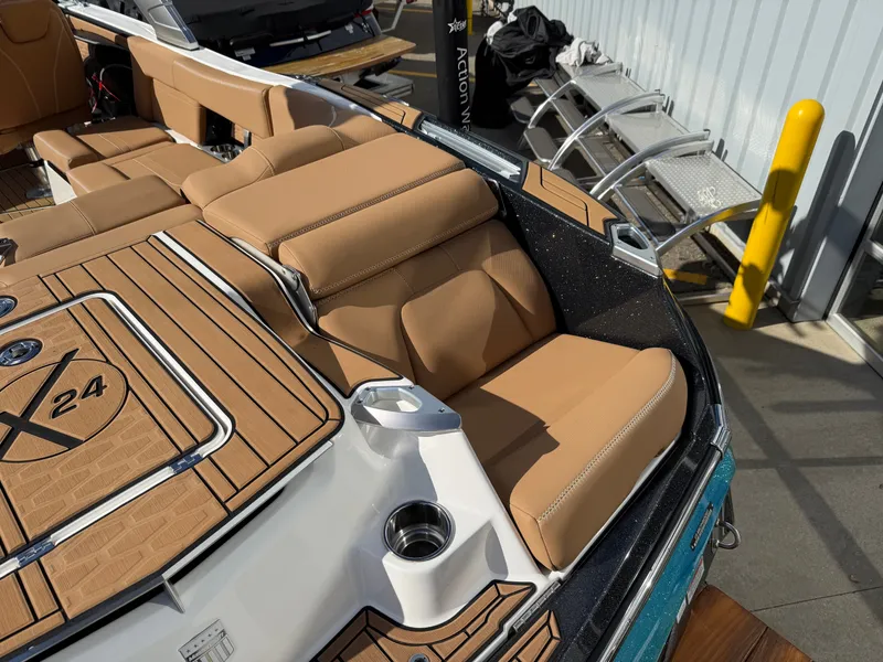 Slide: The Image of MasterCraft X24 2021 - 24