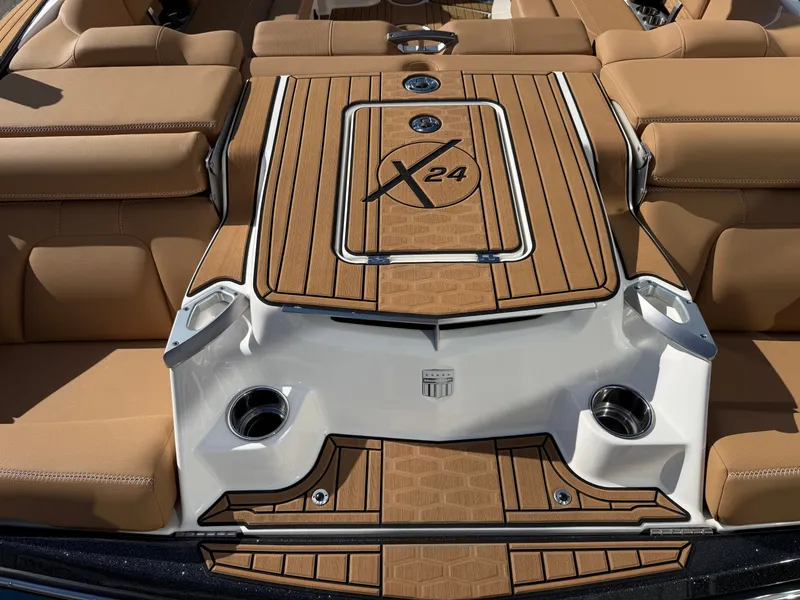 Slide: The Image of MasterCraft X24 2021 - 25