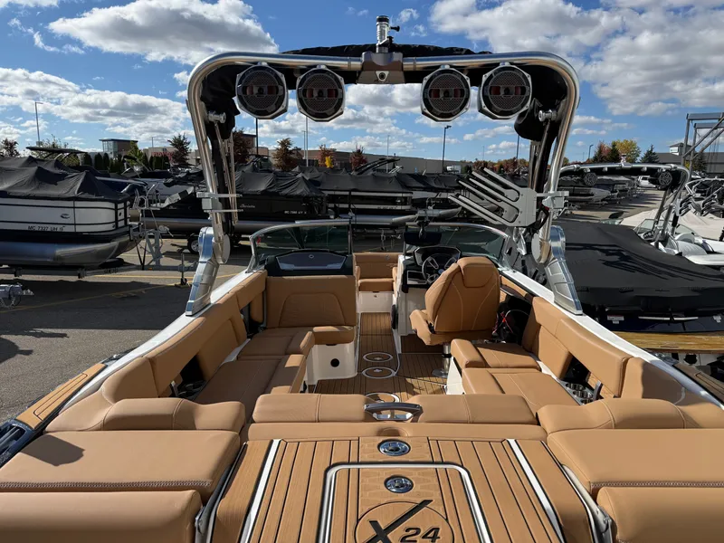 Slide: The Image of MasterCraft X24 2021 - 26