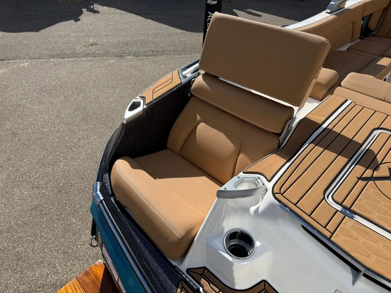 Slide: The Image of MasterCraft X24 2021 - 27