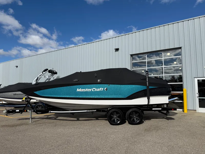 Slide: The Image of MasterCraft X24 2021 - 32