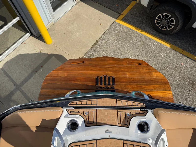 Slide: The Image of MasterCraft X24 2021 - 33