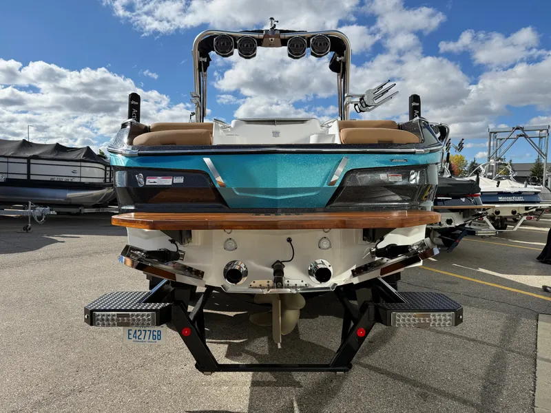 Slide: The Image of MasterCraft X24 2021 - 5