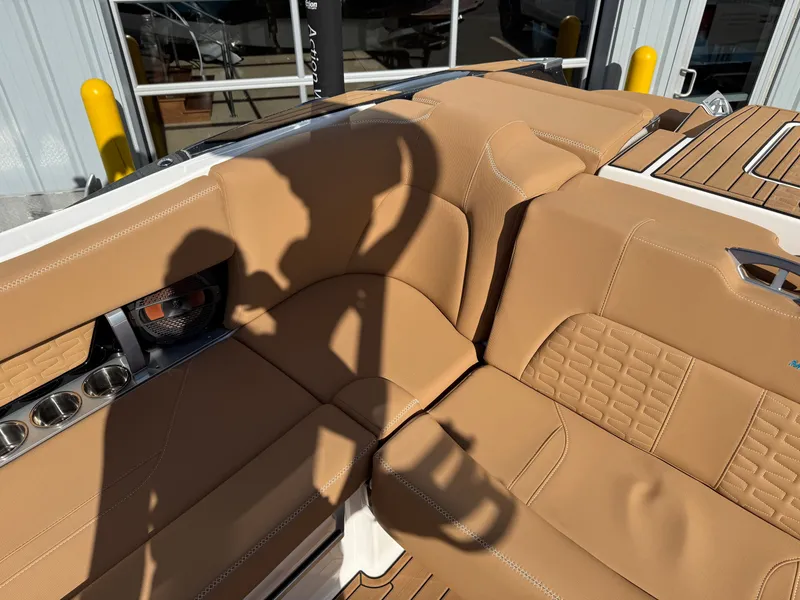 Slide: The Image of MasterCraft X24 2021 - 7