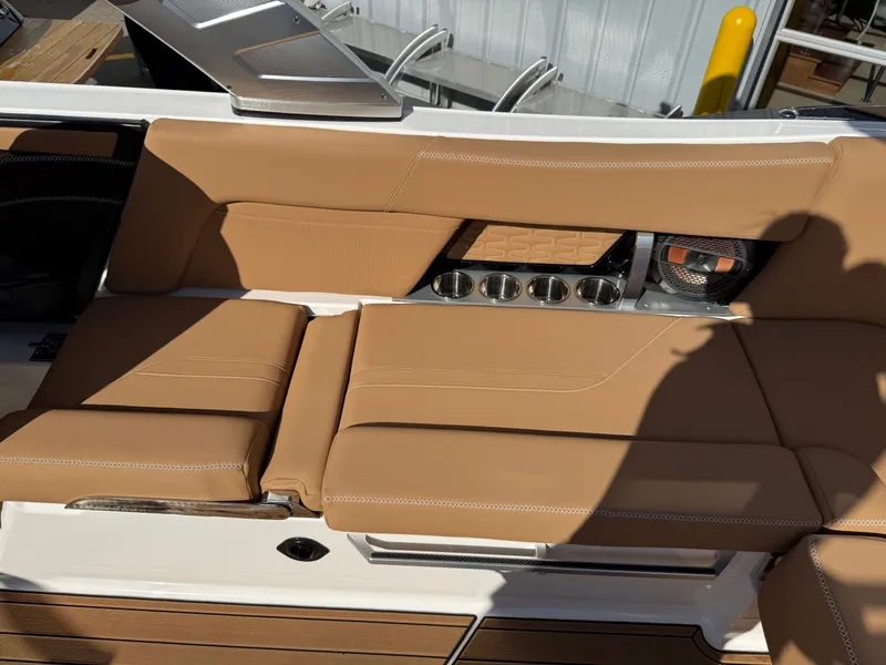 Slide: The Image of MasterCraft X24 2021 - 8