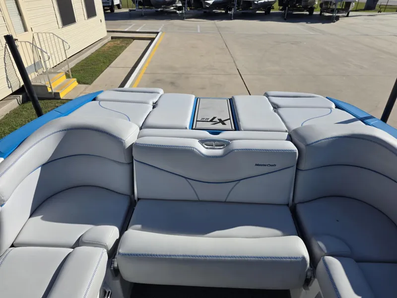 Slide: The Image of MasterCraft XT22 2020 - 12