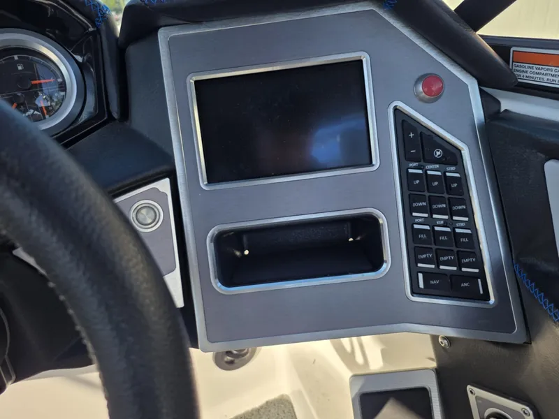 Slide: The Image of MasterCraft XT22 2020 - 19