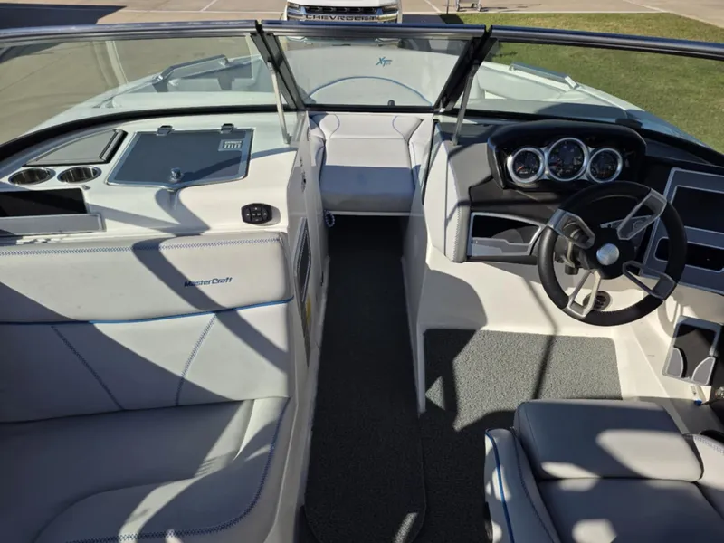 Slide: The Image of MasterCraft XT22 2020 - 25