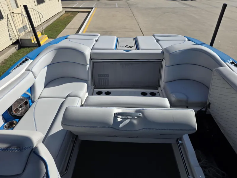 Slide: The Image of MasterCraft XT22 2020 - 13