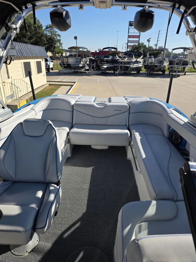 Slide: The Image of MasterCraft XT22 2020 - 24