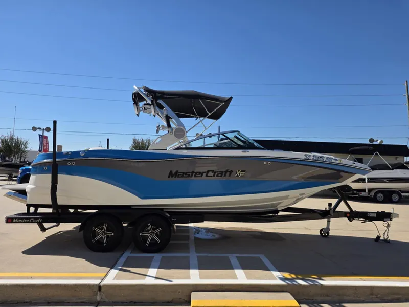 Slide: The Image of MasterCraft XT22 2020 - 5