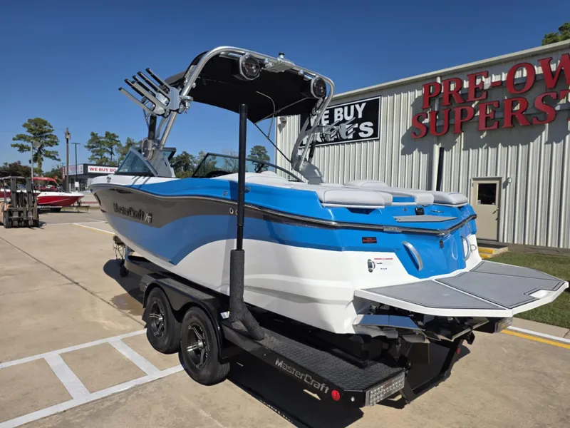 Slide: The Image of MasterCraft XT22 2020 - 8