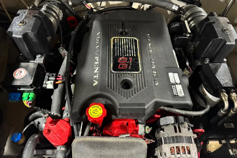 Slide: The Image of Volvo Penta engine in 2004 Rinker 282 BR boat, detailed view. - 17