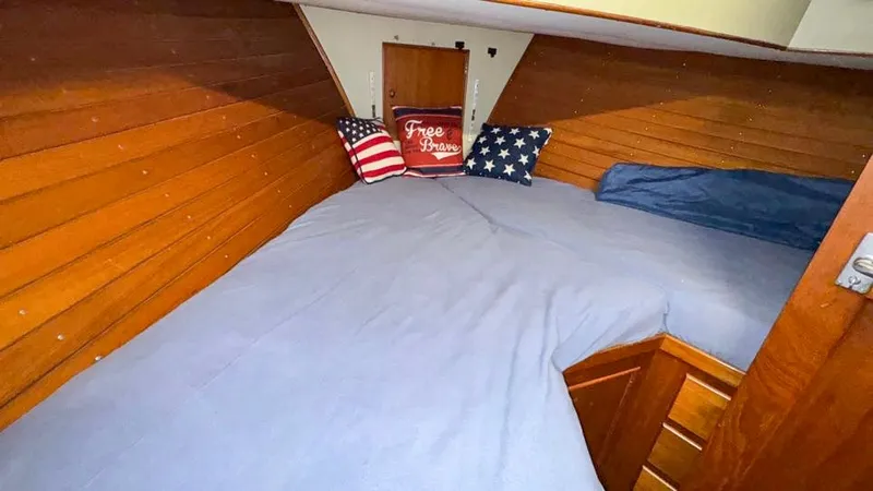 Slide: The Image of Forward Guest Stateroom w/ V berth - 40