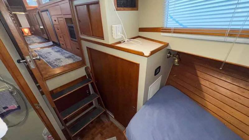 Slide: The Image of Forward Guest Stateroom w/ V berth - 41