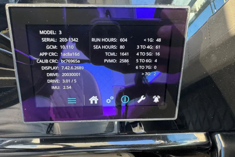 Slide: The Image of Display screen of a 2022 Sea Ray SLX 400 Outboard showing technical data and settings. - 58
