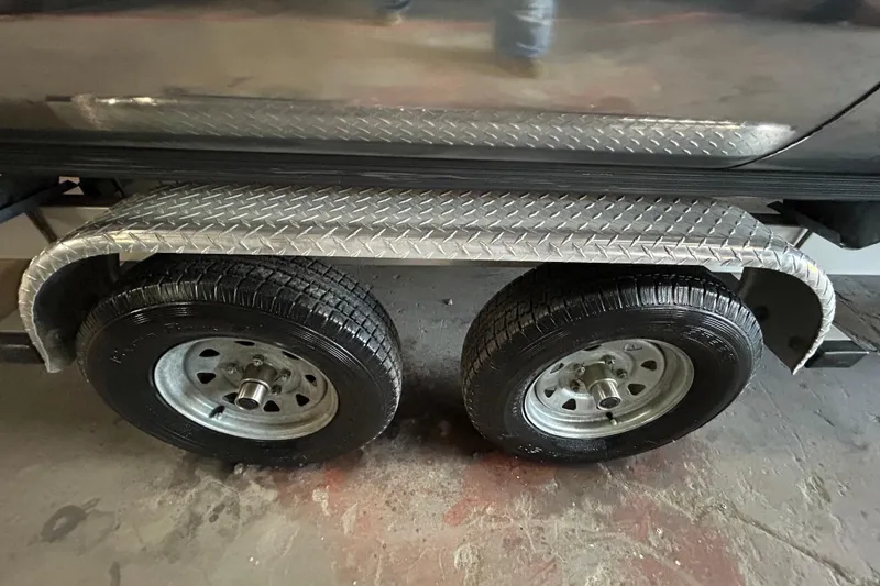 Slide: The Image of 2019 Harris CRUIZER 230 SALT EDITION pontoon boat on MarineMax trailer in storage. - 38