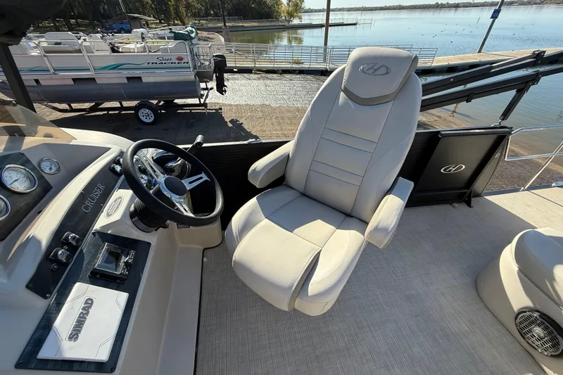 Slide: The Image of Captain's seat and dashboard of 2019 Harris CRUIZER 230 SALT EDITION boat. - 90