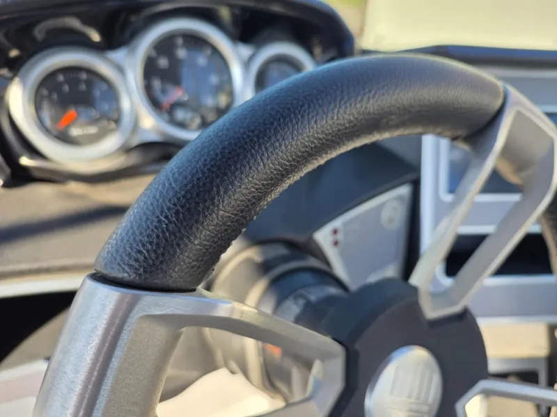 Slide: The Image of MasterCraft XT22 2020 - 22