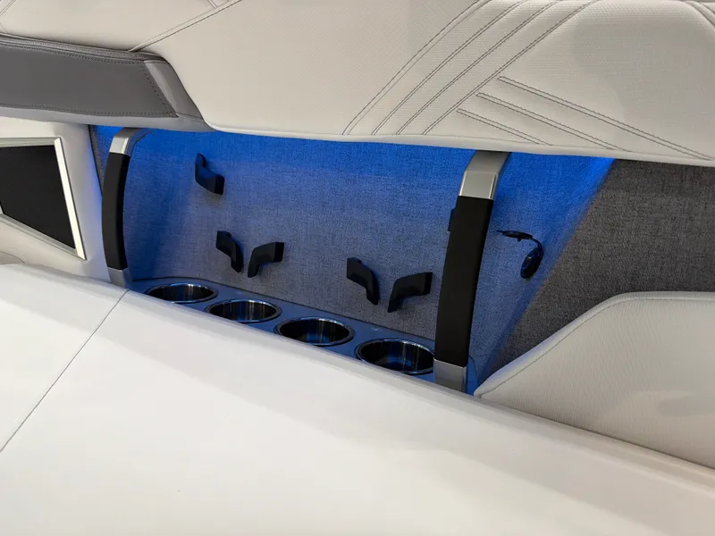 Slide: The Image of MasterCraft XStar 25 2026 - 11