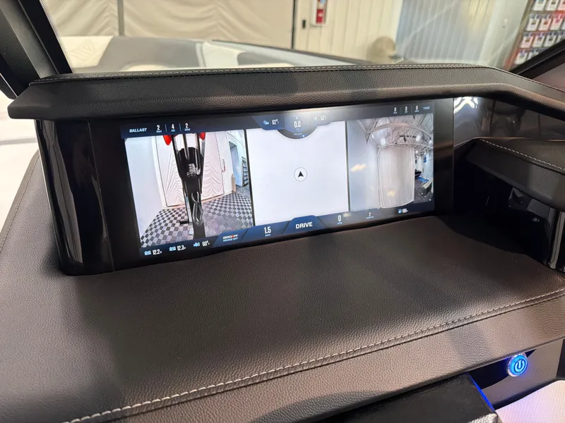 Slide: The Image of MasterCraft XStar 25 2026 - 19