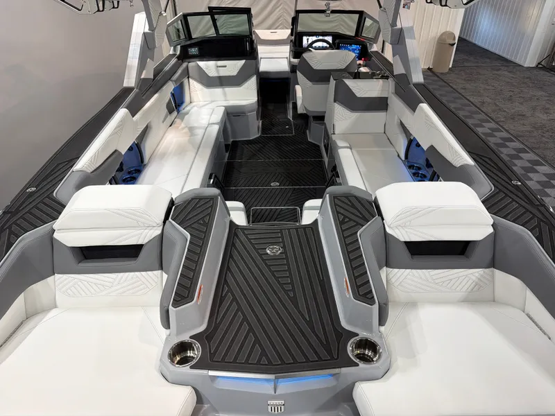 Slide: The Image of MasterCraft XStar 25 2026 - 8