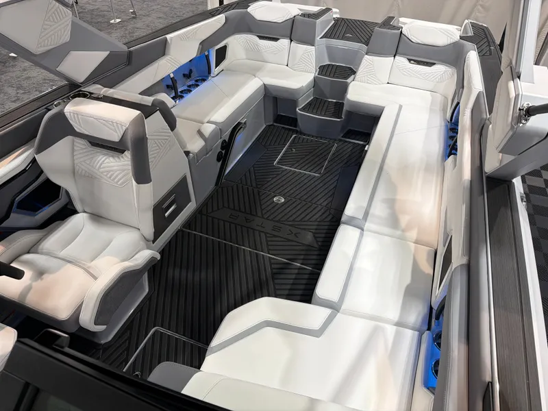 Slide: The Image of MasterCraft XStar 25 2026 - 9