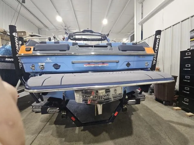 Slide: The Image of Malibu Wakesetter 21 LX 2026 - 16