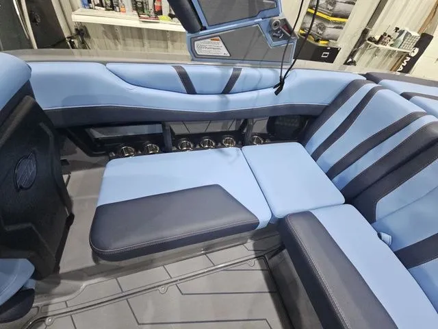 Slide: The Image of Malibu Wakesetter 21 LX 2026 - 5