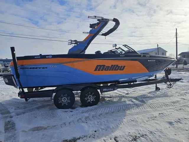 Slide: The Image of Malibu Wakesetter 21 LX 2026 - 6