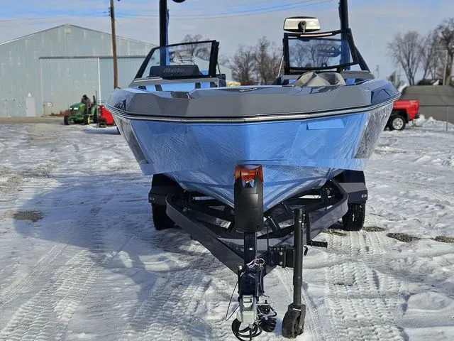 Slide: The Image of Malibu Wakesetter 21 LX 2026 - 7